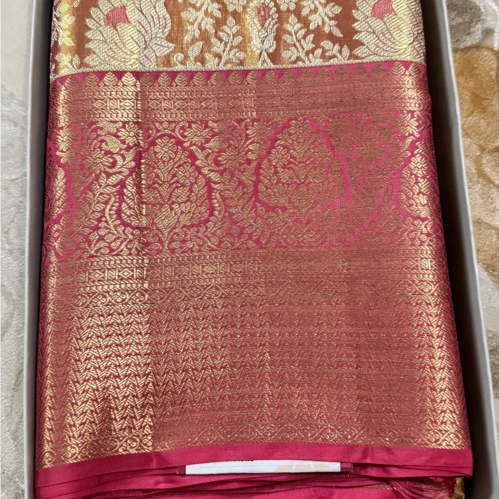 Stunning Pink/Peach and Gold Handwoven Kanjeevaram Silk and Pure Zari Saree - Picture 1 of 16